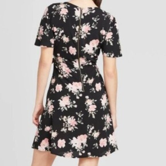 Xhilaration Black Floral Wrap Dress - Size M - Ruffle V-Neck - Summer  Chic - Picture 2 of 5